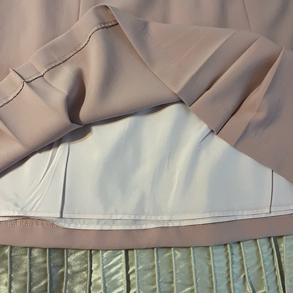 Vince Camuto pleated from lined mini skirt. Size L. NWT - Picture 5 of 7